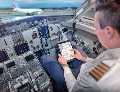 EFB-Pilot-iPad-Cockpit-Day
