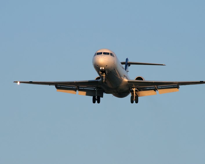 Fokker-100-Approach